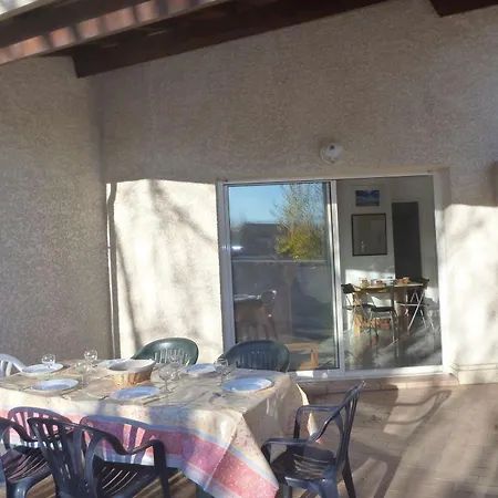 Duplex A 40m De La Avec Garage, Grande Terrasse Et Animaux Acceptes - Fr-1-387-42 Apartmán